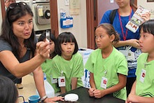 Maria Aihara-Sasaki showing termite queen to students